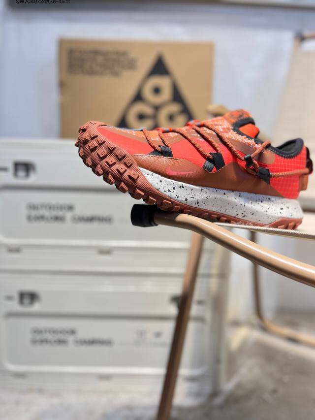 耐克 Nike Acg Mountain Fly Low Gtx Se 男女子运动鞋户外登山徒步鞋。采用匠心设计，打造耐穿迅疾风格，让你在沙漠、峡谷和深山中探险