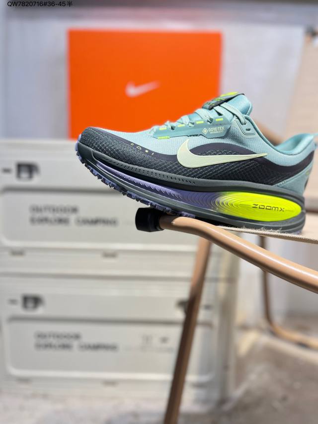 Nike Vomero 18 Gtx 耐克 舒适减震防滑 低帮跑步鞋全掌Reactx泡绵中底 前掌和后跟还配备了Air Zoom气垫单元 据说跑起来更快更舒适哦