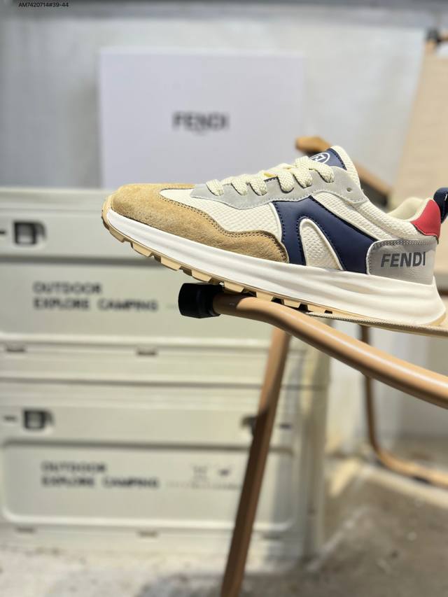 Fendi芬迪潮流时尚低帮 休闲运动鞋系列 广东品质原厂渠道原装订单 全套专柜包装物及配件 柔酷系列 松紧带套脚休闲运动男鞋 四季爆款 版型简洁大气 超级耐看