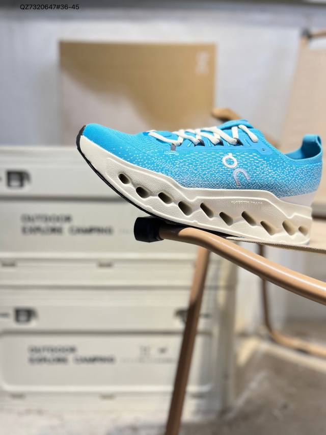 On昂跑Cloudtilt Moon 轻量运动休闲鞋 脚感很舒服 鞋底柔软且包裹性好 上脚显腿长 不管休闲还是运动都很百搭 是最好看最显质感的颜色3Wf3022