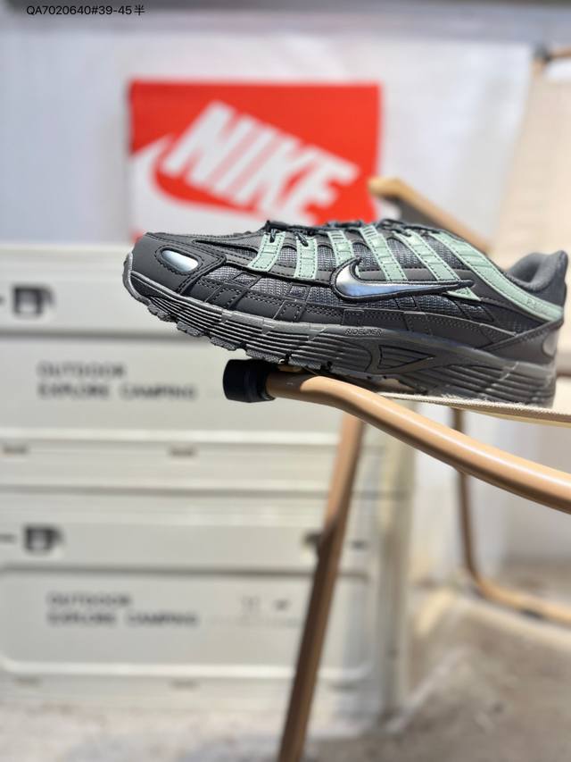 耐克 Nike p-6000 Laser Blue 复古科技个性运动老爹鞋。该鞋款鞋面采用纵横交错的覆面，重现 2000 年代跑鞋风格，同时搭配缓震鞋垫，带来舒