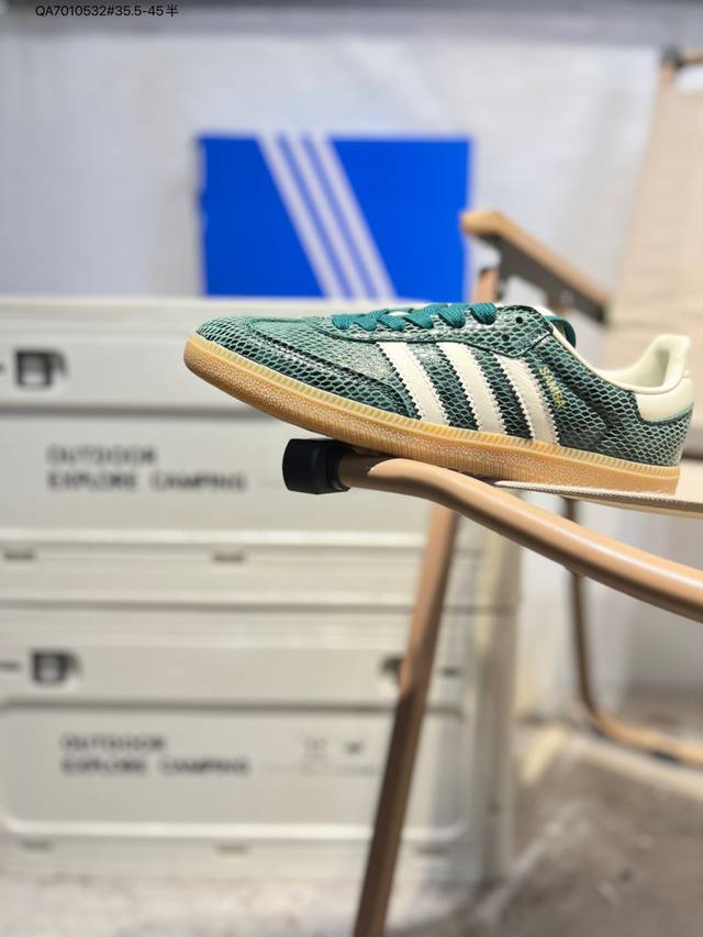 采用蛇纹牛剖革鞋面材质#内嵌缓震透气吸汗鞋垫#外置耐磨橡胶大底带你回味最原始的永远经典，阿迪达斯 三叶草Adidas Originals Samba Og Co