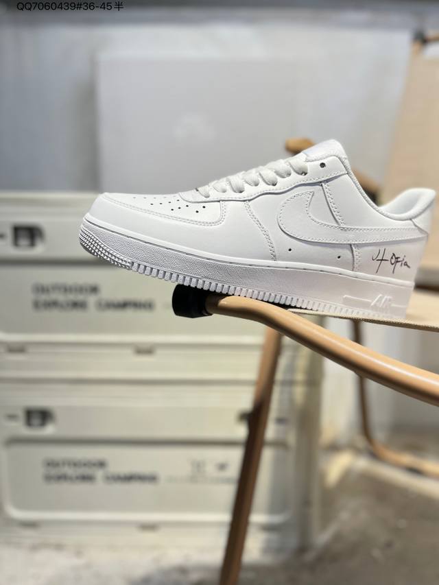 耐克 Nike Air Force 1 '07空军一号 百搭休闲运动板鞋。柔软、弹性十足的缓震性能和出色的中底设计，横跨复古与现代的外型结合，造就出风靡全球三十