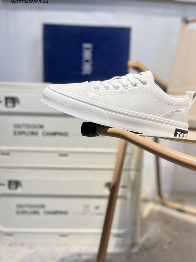 迪奥Dior 顶级进口材料 极为亲肤舒适 摸上去非常的细腻 舒适休闲鞋Cn8608 Am7370428#39-44