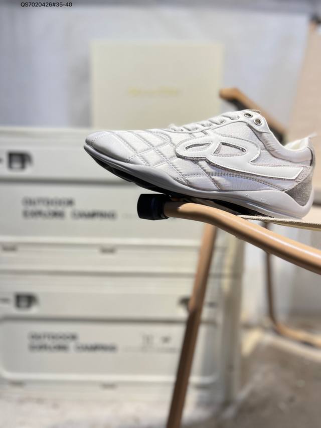 Goodbai流浪地球 采用内里小羊皮原版开模打造，小红书各大博主全力种草将会是下一个女鞋爆款鞋面采用牛皮脚感饱满！p851792E03 Qs7020426#