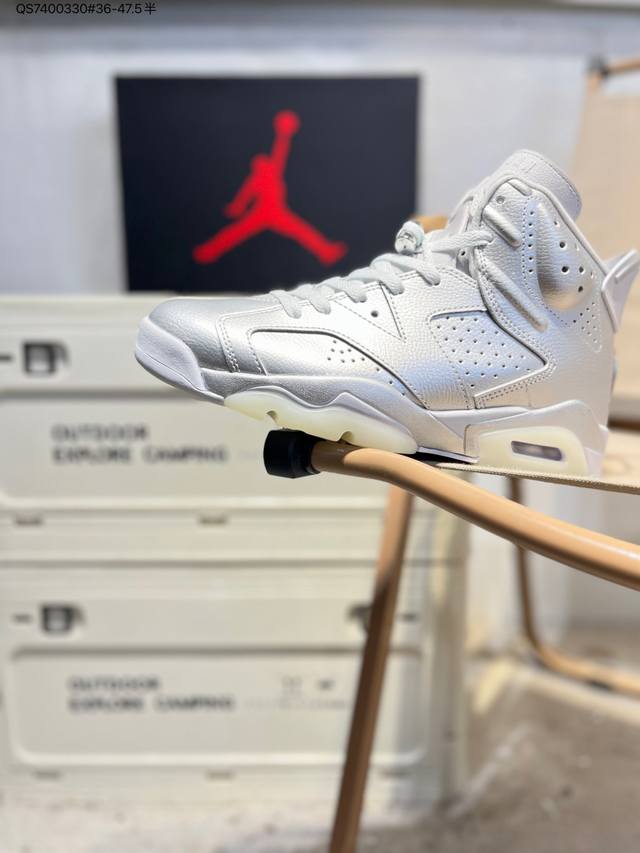 Air Jordan Aj6 完美呈现六代版型 一比一鞋头弧度高度鞋身弧度 此版本只针对中端市场 皮料材质有所更替 其他数据细节工艺流程均保持一致 定制优质皮料