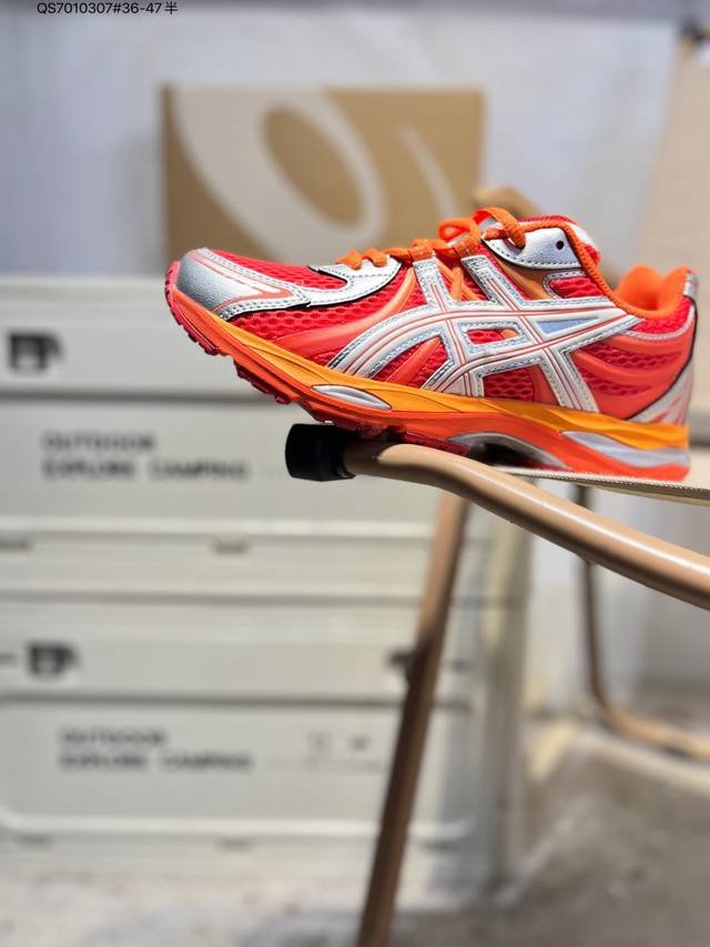 Asics Gel-Sekiran亚瑟士经典跑鞋 如今机能风和户外风吹得正劲，便是主打“Urban Outdoor机能越野风格”，城市和户外场景都能轻松应对。关