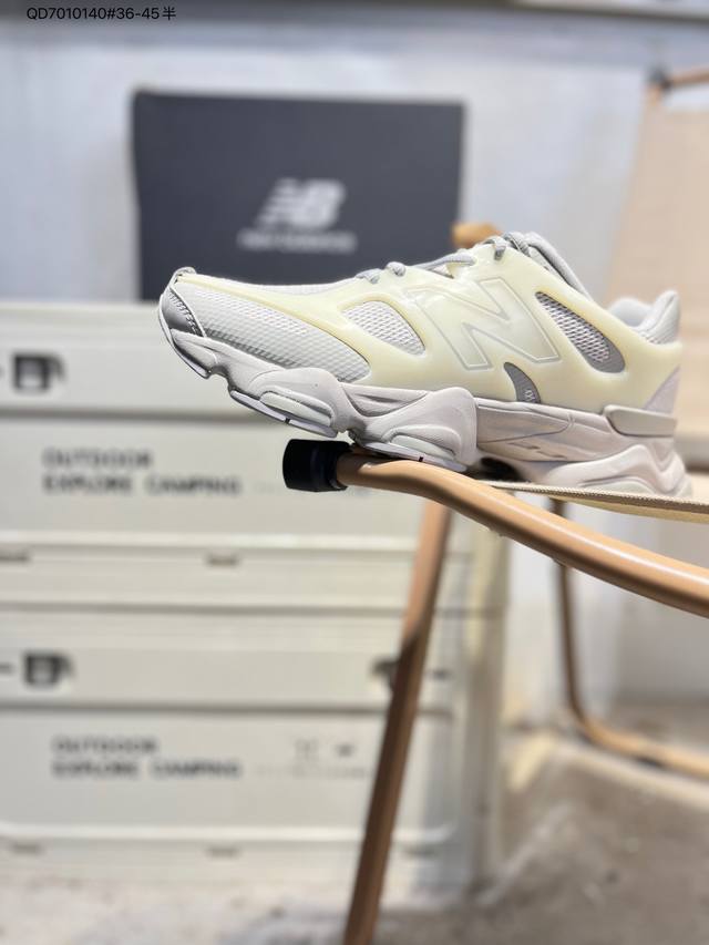 Joe Freshgoods X New Balance Nb9060 联名款 复古休闲运动慢跑鞋 鞋款灵感源自设计师本人对夏日的怀日回忆。鞋面大身由空间双格及