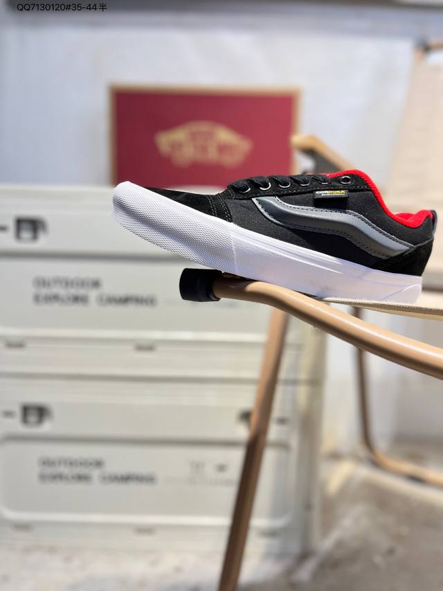 真标硫化工艺#原厂档案开发铝楦版型#正确安娜系列翘头鸟嘴贴条弧度致敬滑板文化，联乘瑞典著名鞋店Sneakersnstuff X Vans Sk8 Mid Sns