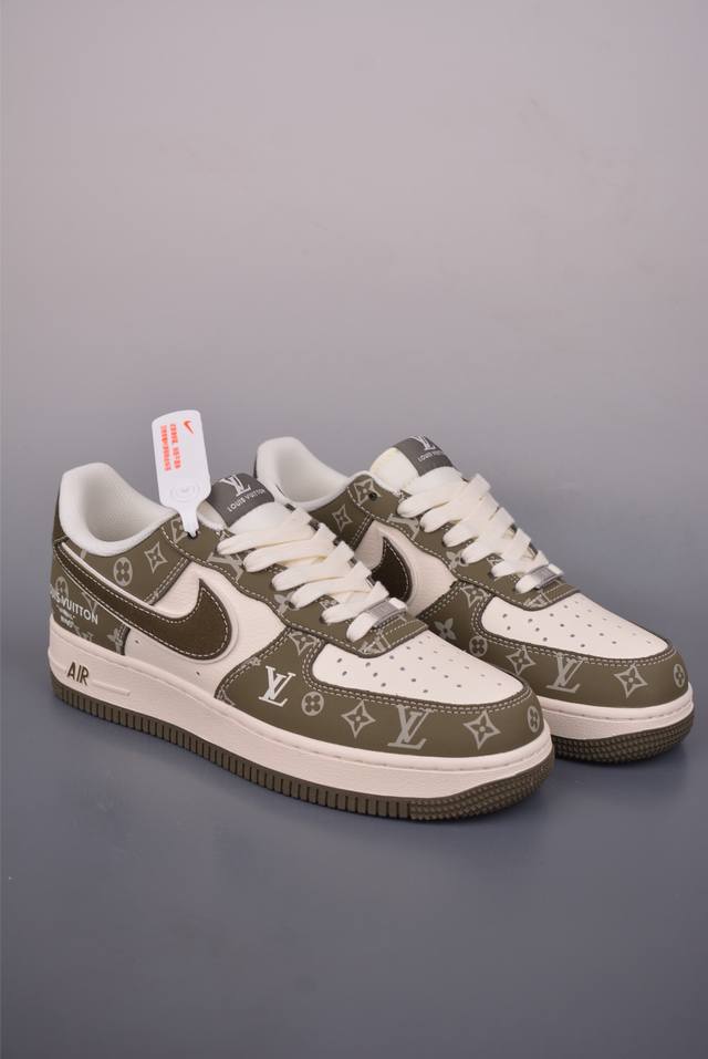 Nike Air Force 1 Low Lv联名 原楦头原纸板 打造纯正空军版型 专注外贸渠道 全掌内置蜂窝气垫 原盒配件 原厂中底钢印、拉帮完美 官方货号: