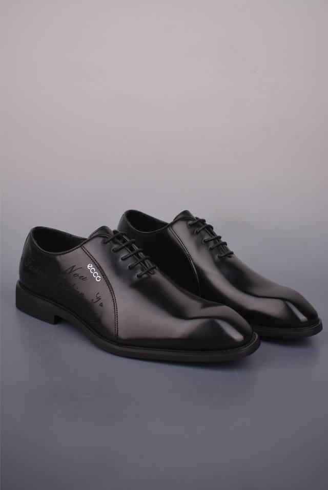 Ecco爱步跑步鞋百搭舒适 秋冬新款厚底休闲运动鞋男鞋 灵动系列 黄景瑜同款 品质牛皮鞋面 轻盈柔韧 具有良好的透气性 细腻柔软 简约系带设计 可自由调节松紧