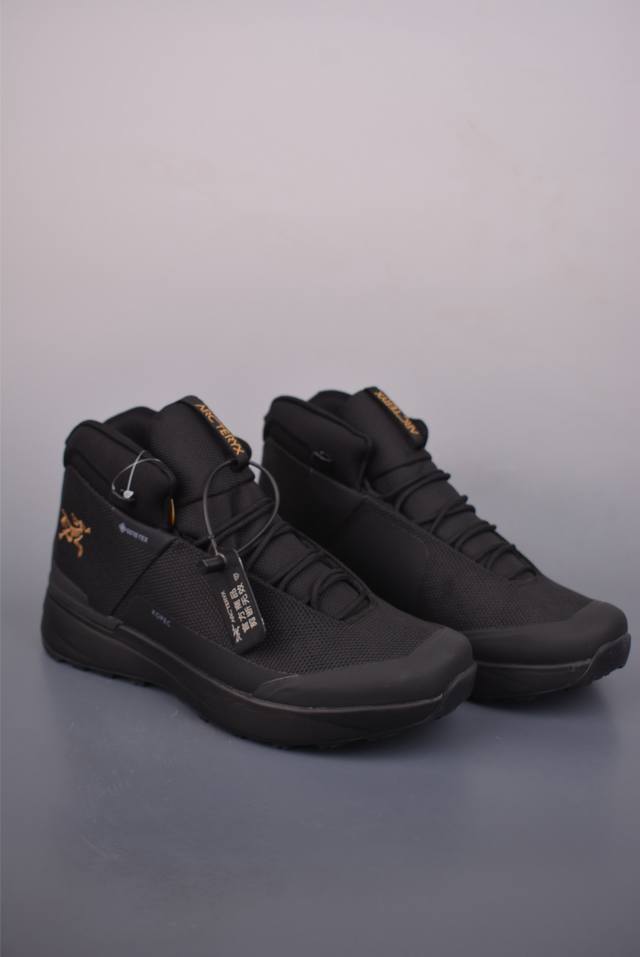 始祖鸟 Arc'kopec Gtx Mid 快速防水系列增高越野徒步户外运动慢跑鞋高帮 加绒版本 男鞋原楦原纸版开发版型 采用一体成型热熔网织鞋面材质 搭载85