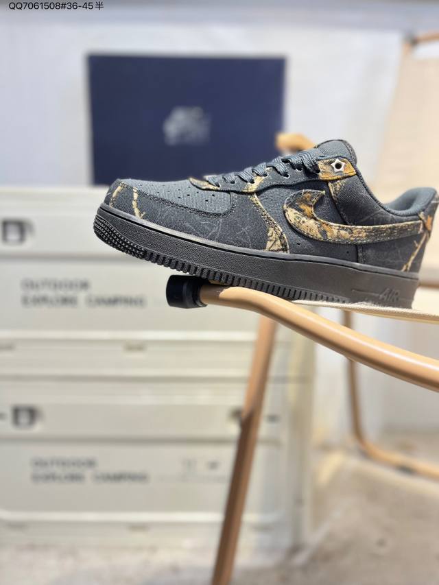 耐克 Nike Air Force 1 '07空军一号 百搭休闲运动板鞋。柔软、弹性十足的缓震性能和出色的中底设计，横跨复古与现代的外型结合，造就出风靡全球三十