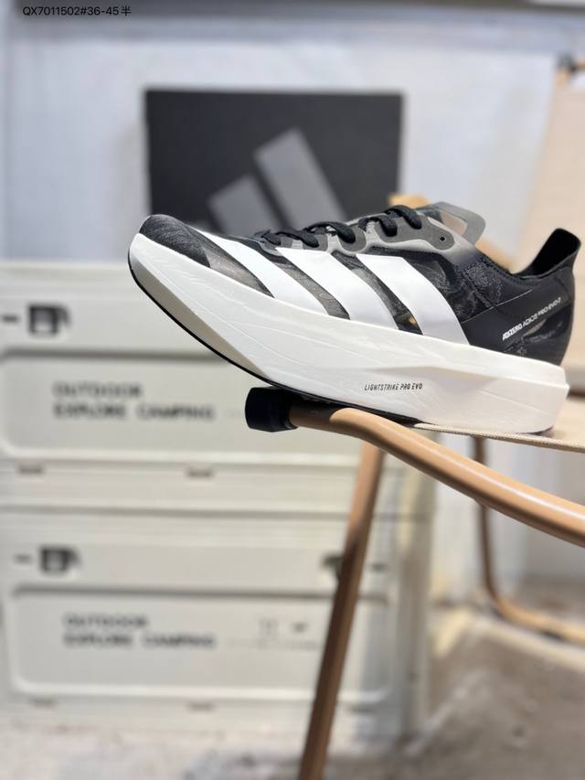 升级原楦原纸版开发#采用轻质单向弹性梭织鞋面材质#中底搭载Lightstrike高密度发泡+前掌单块Lightstrike pro避震科技#外搭马牌橡胶橡胶防滑