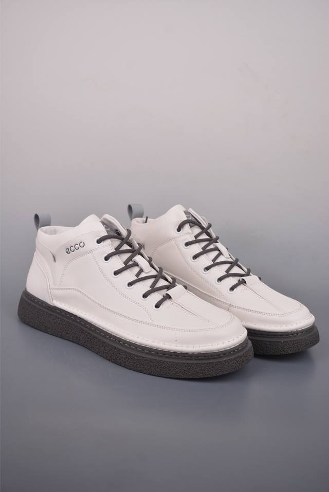 Ecco爱步中高帮男鞋 热门销售款式 城市休闲系列 气质百搭潮酷板鞋 精选牛皮面料 现代品质鞋面设计 纹理自然 细腻柔软 具有良好透气性 舒适保暖 侧前独有Lo