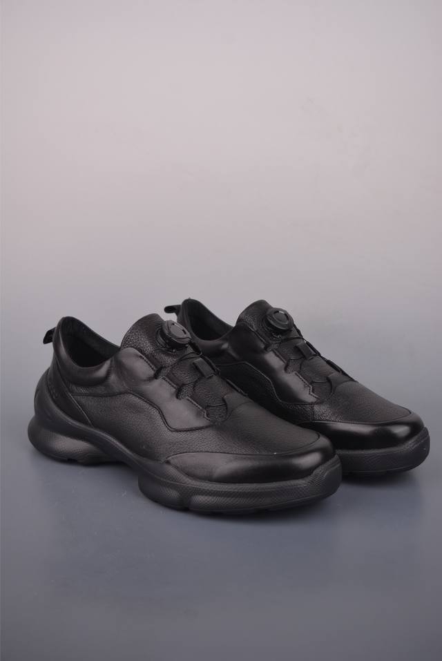 Ecco爱步运动鞋 Biomc系列全新品质 透气轻便防滑缓震牛皮跑鞋健步 甄选优质皮面搭配纺织装饰 脚感柔软舒适 透气不闷脚 自然律动科技鞋楦 符合人体工学 带