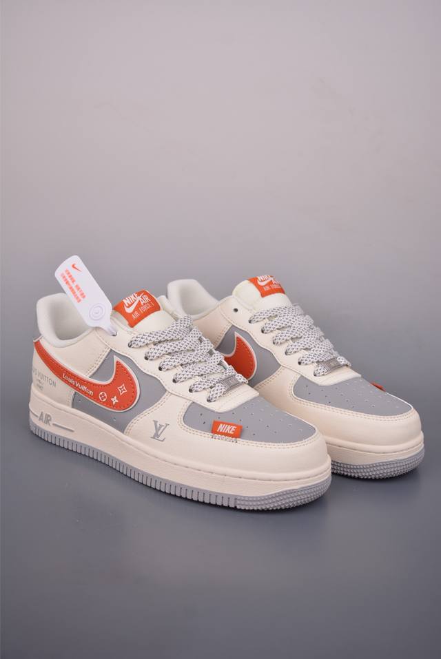 Nike Air Force 1 Low Lv联名 原楦头原纸板 打造纯正空军版型 专注外贸渠道 全掌内置蜂窝气垫 原盒配件 原厂中底钢印、拉帮完美 官方货号: