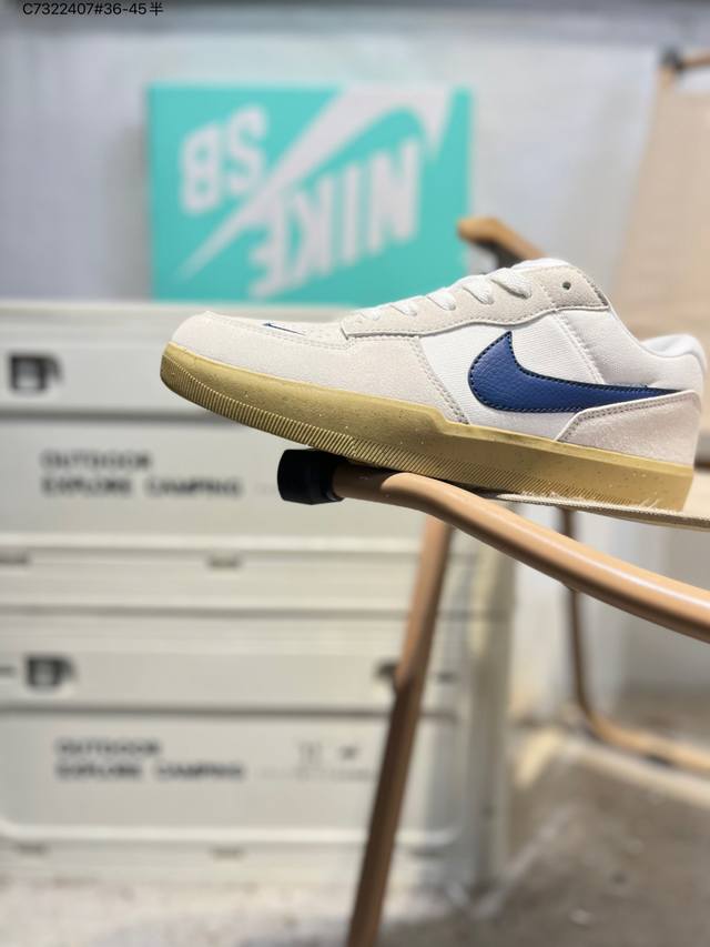 耐克Nike Sb Force 58 运动滑板鞋。这是一款将前沿创新带入街头的单品，它具有硫化杯底，具有出色的耐用性和灵活性。使用柔软皮革和帆布拼接，在饰面上放