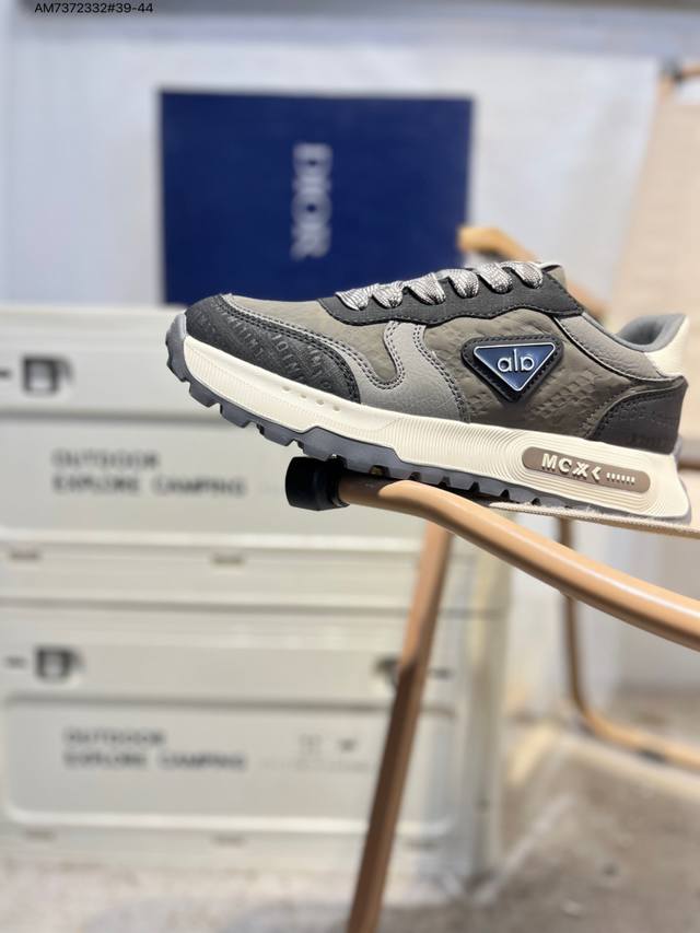 迪奥Dior 顶级进口材料 极为亲肤舒适 摸上去非常的细腻 舒适休闲鞋Cn8608 Am7372332#39-44