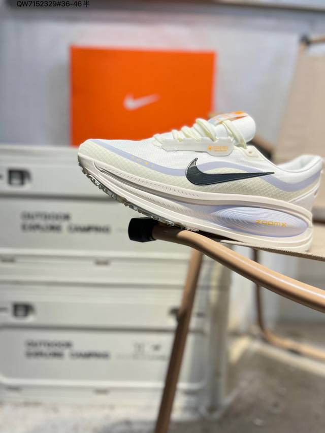 Nike Vomero 18 Gtx 耐克 舒适减震防滑 低帮跑步鞋 全掌Reactx泡绵中底 前掌和后跟还配备了Air Zoom气垫单元 据说跑起来更快更舒适