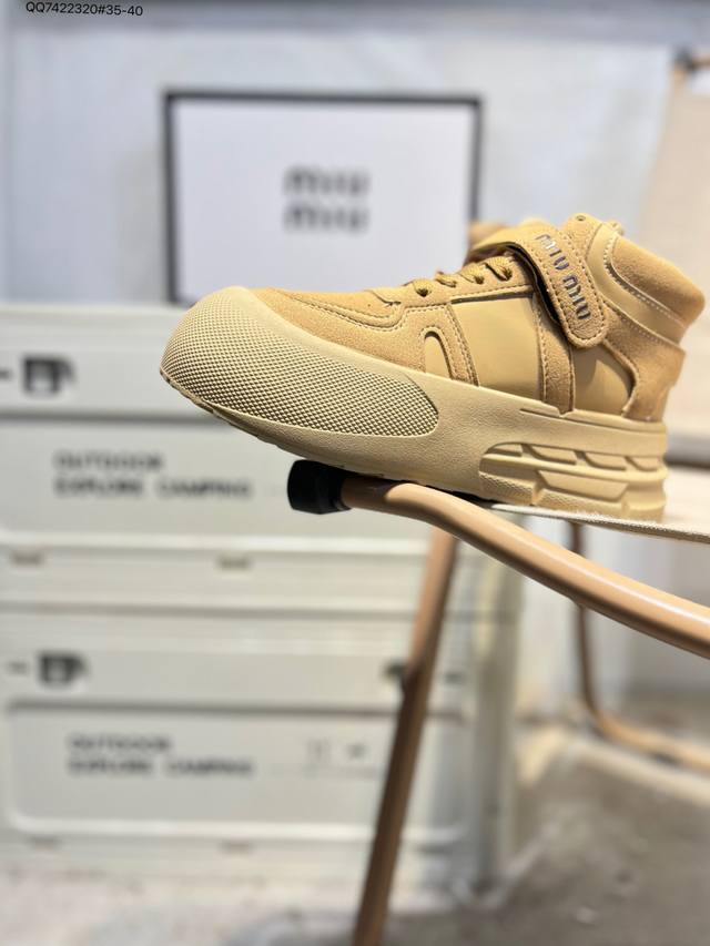 Miumiu 系列工装休闲鞋 天猫同款 全新出炉 工艺品质 专为高端海淘代购客户准备 鞋面采用头层磨砂牛皮 此款每年销量爆炸20251219 Qq7422320