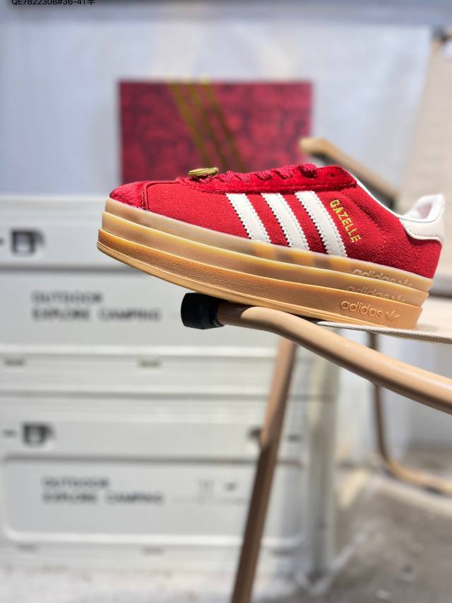 马年限定 Adidas 阿迪达斯 德训系列 男女鞋真标半码制，升级原楦原纸版开发版型，采用翻毛皮组合蛇纹纤维革鞋面材质，外置加厚橡胶大底阿迪达斯 三叶草阿迪达斯