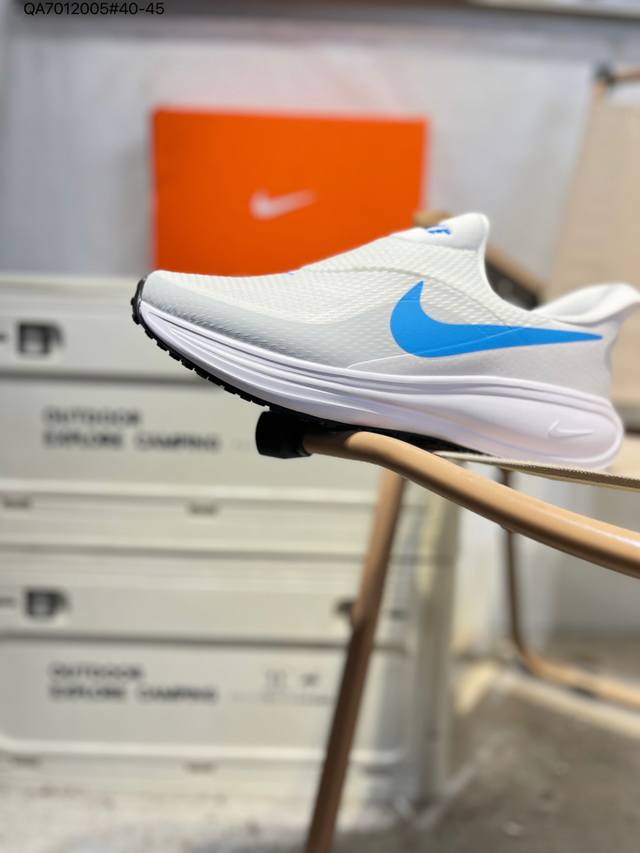 Nk Revolution 8 伦敦8代 超轻网面跑步鞋 兼顾迅疾外观和稳固脚感后跟覆面和中足动态支撑巧妙融合 缔造稳定顺畅的迈步体验Hq2415 Qa7012