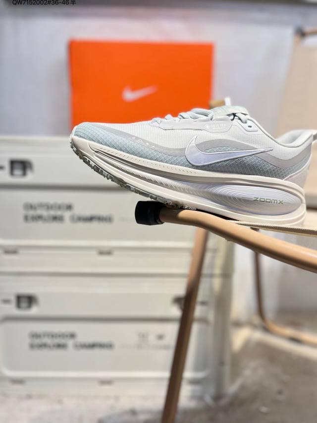 Nike Vomero 18 Gtx 耐克 舒适减震防滑 低帮跑步鞋 全掌Reactx泡绵中底 前掌和后跟还配备了Air Zoom气垫单元 据说跑起来更快更舒适