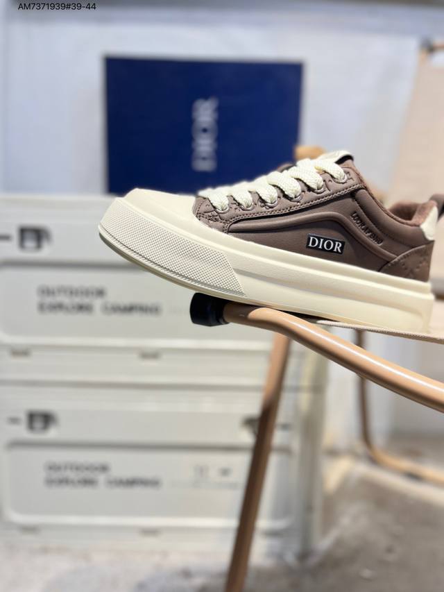 迪奥Dior 顶级进口材料 极为亲肤舒适 摸上去非常的细腻 舒适休闲鞋Cn8608 Am7371939#39-44