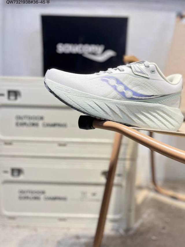 Saucony Triumph 22 Gtx 潮流舒适防滑耐磨 低帮跑步鞋 全新升级pwrrun pb中底 脚感再度升级，提供持久强劲动能 中底边墙加高 更多的