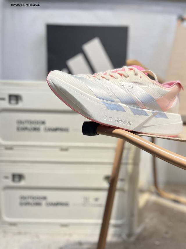 升级原楦原纸版开发#采用轻质单向弹性梭织鞋面材质#中底搭载Lightstrike高密度发泡+前掌单块Lightstrike pro避震科技#外搭马牌橡胶橡胶防滑