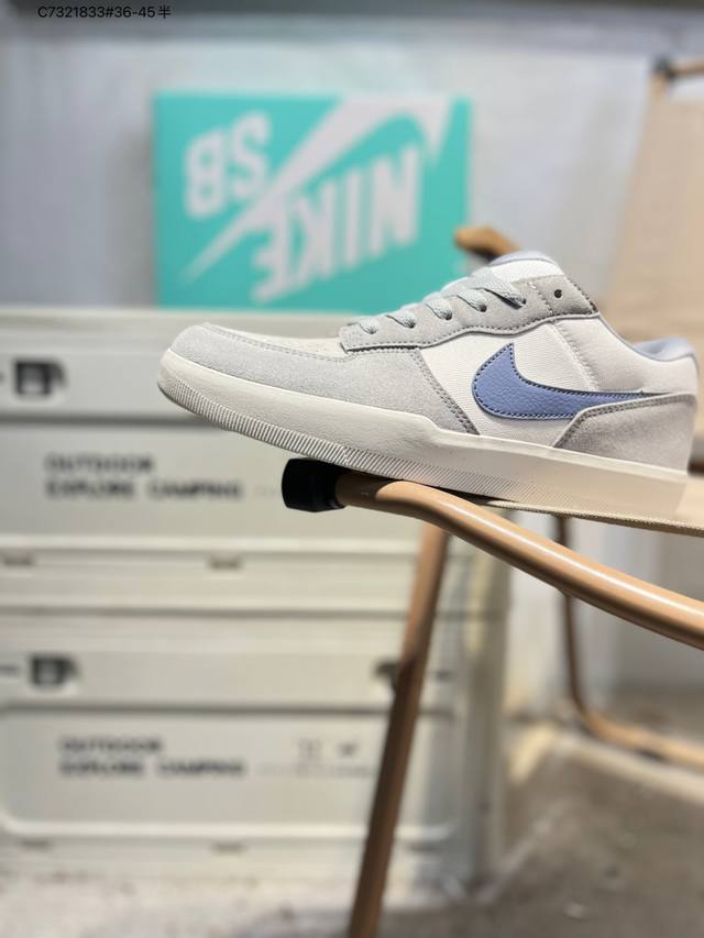 耐克Nike Sb Force 58 运动滑板鞋。这是一款将前沿创新带入街头的单品，它具有硫化杯底，具有出色的耐用性和灵活性。使用柔软皮革和帆布拼接，在饰面上放