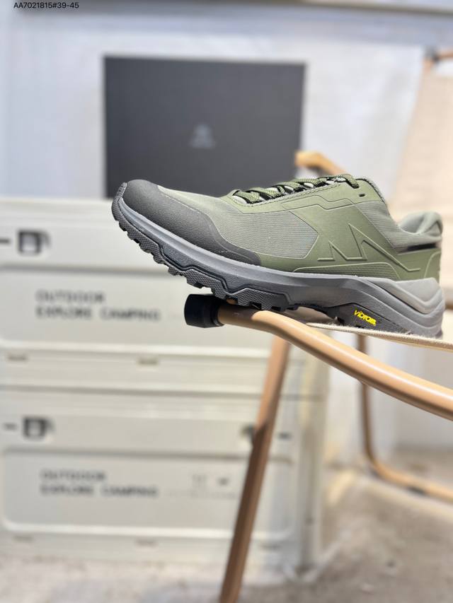 凯乐石Kailas 界山户外高帮防水登山徒步鞋 大厂出品 鞋面采用Gore-Tex全袜套防水科技。鞋带采用 Boa 旋钮快速穿脱系统。Eco-Sport轻量中底