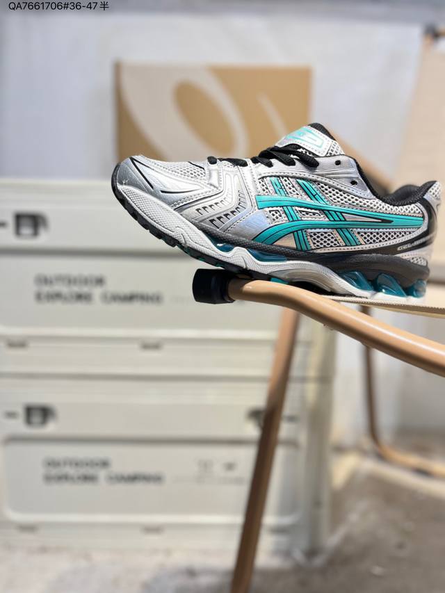 Asics Gel-Kayano 14亚瑟士经典跑鞋 如今机能风和户外风吹得正劲，便是主打“Urban Outdoor机能越野风格”，城市和户外场景都能轻松应对