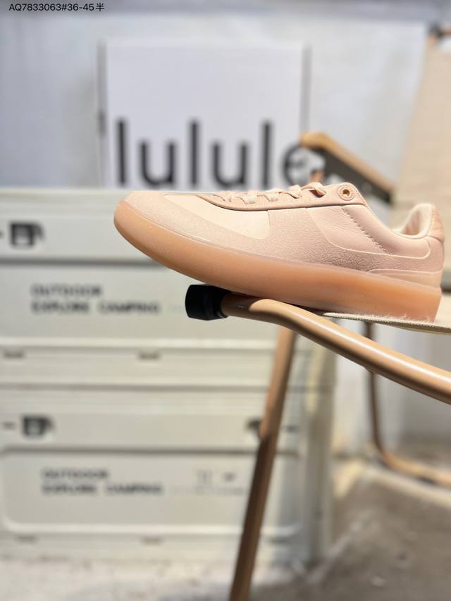 原楦原纸版数据开发版型#采用软质荔枝纹牛剖革组合热熔工艺处理绒面材质#内嵌人体工学加厚环保去臭海玻璃物料脚垫#外置杯形防滑耐磨橡胶大底健身房的小姐姐都在穿,极简