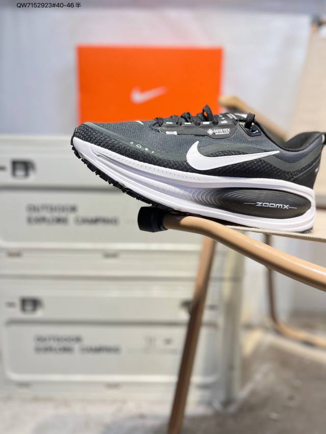 Nike Vomero 18 Gtx 耐克 舒适减震防滑 低帮跑步鞋 全掌Reactx泡绵中底 前掌和后跟还配备了Air Zoom气垫单元 据说跑起来更快更舒适