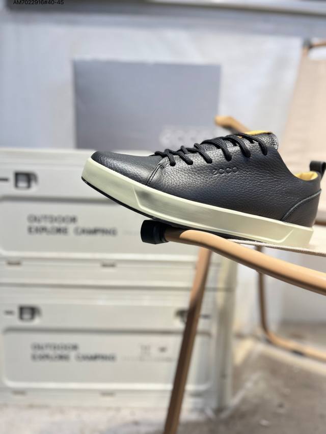 Ecco爱步男鞋轻便透气舒适耐穿 亲肤吸汗舒适内里 防滑防磨 持久干爽 简约粗绳系带 穿脱更加方便 柔韧防滑大底 鞋底立体凹槽 凹凸花纹加持 增强防滑减震性能