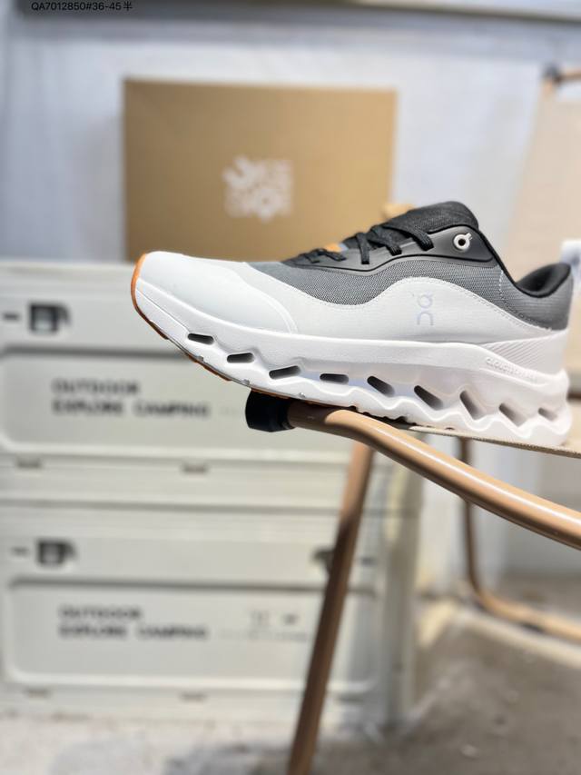 On昂跑Cloudtilt Moon 轻量运动休闲鞋 脚感很舒服 鞋底柔软且包裹性好 上脚显腿长 不管休闲还是运动都很百搭 是最好看最显质感的颜色3Me1069