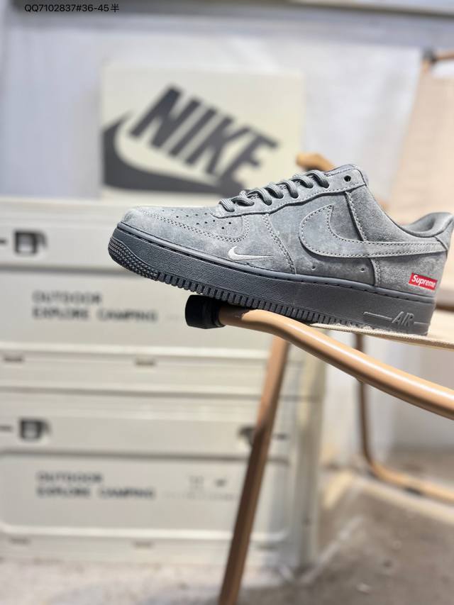耐克 Nike Air Force 1 '07空军一号 百搭休闲运动板鞋。柔软、弹性十足的缓震性能和出色的中底设计，横跨复古与现代的外型结合，造就出风靡全球三十