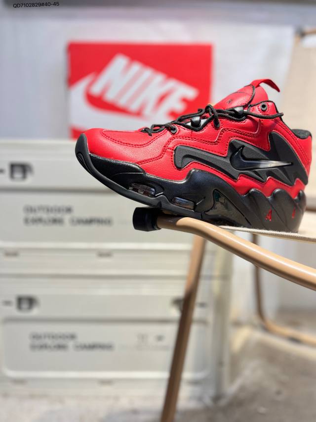 耐克 Nike Air Force 1 '07 Low 空军一号含气垫 低帮百搭厚底增高休闲运动板鞋。柔软、弹性十足的缓震性能和出色的中底设计，横跨复古与现代的