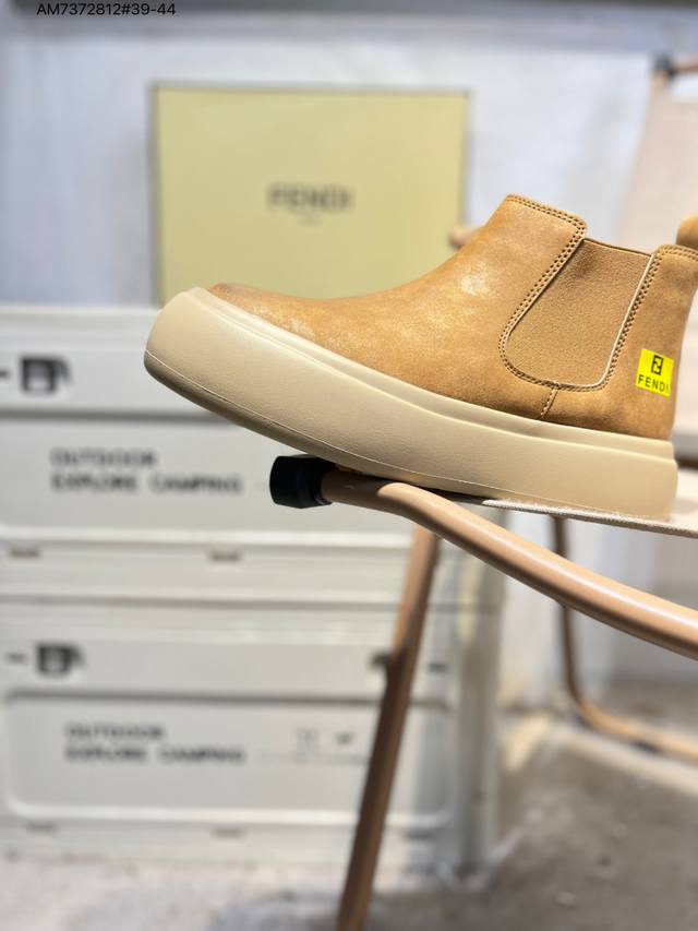 Fendi芬迪潮流时尚休闲运动鞋系列 广东品质原厂渠道原装订单 全套专柜包装物及配件 柔酷系列 松紧带套脚休闲运动男鞋 四季爆款 版型简洁大气 超级耐看 独有的