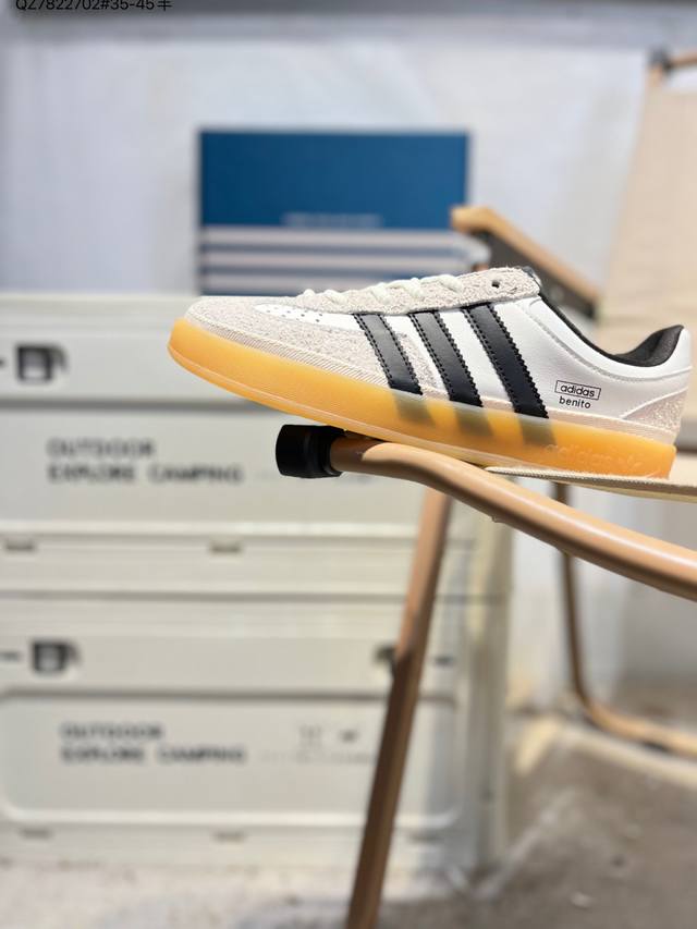 采用长绒翻毛皮组合牛巴革鞋面材质#内环保海玻璃鞋垫#外置Rb橡胶大底三叶草新联名鞋造型太独特拉美知名说唱歌手 坏痞兔Bad Bunny X Adidas Gaz