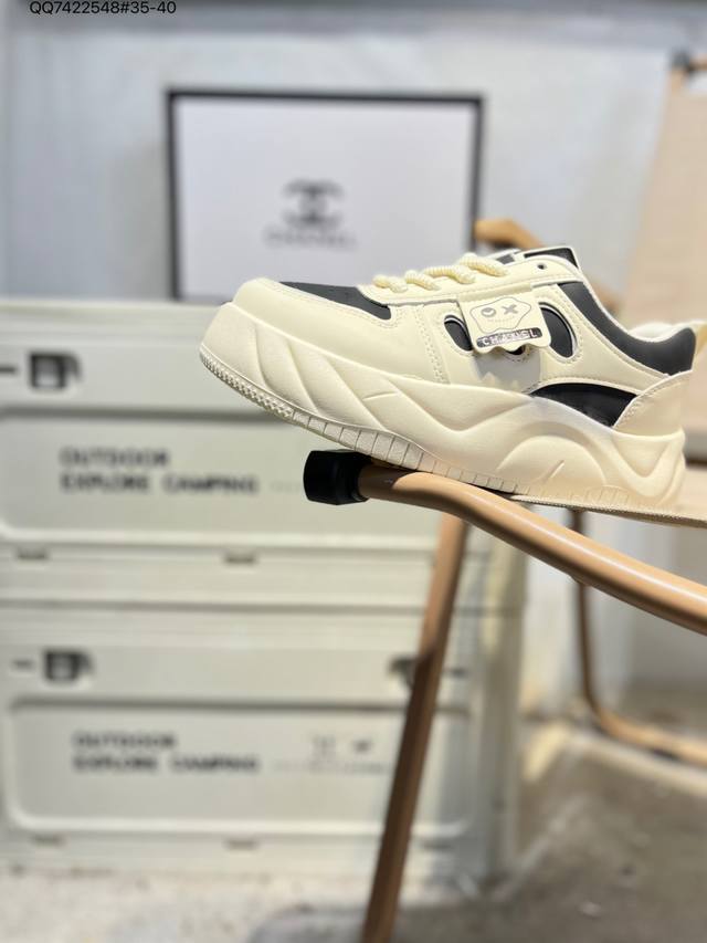 Chanel香奈儿2025新款 众多明星网红上脚 #鞋面采用Tpu材质 扣饰经过防氧化防腐蚀处理原版大扣 并非市场上的烤漆掉色便宜扣饰 #大底采用一比一原版超轻