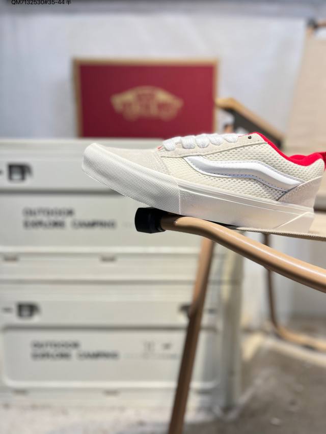 真标硫化工艺#原厂档案开发铝楦版型#正确安娜系列翘头鸟嘴贴条弧度致敬滑板文化，联乘瑞典著名鞋店Sneakersnstuff X Vans Sk8 Mid Sns