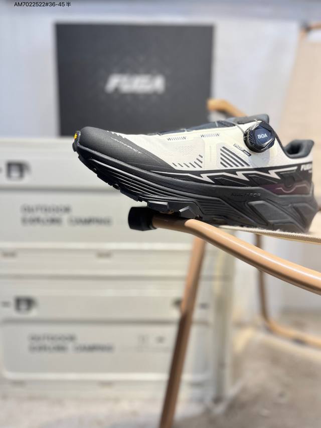 升级原楦原纸版开发版型#采用经编工程网布材质与Tpu 薄膜面料材质 鞋带替换为Boa快速旋钮系带系统# #搭载减震科技恢复性高密Eva中底,防滑耐磨Rb橡胶外底