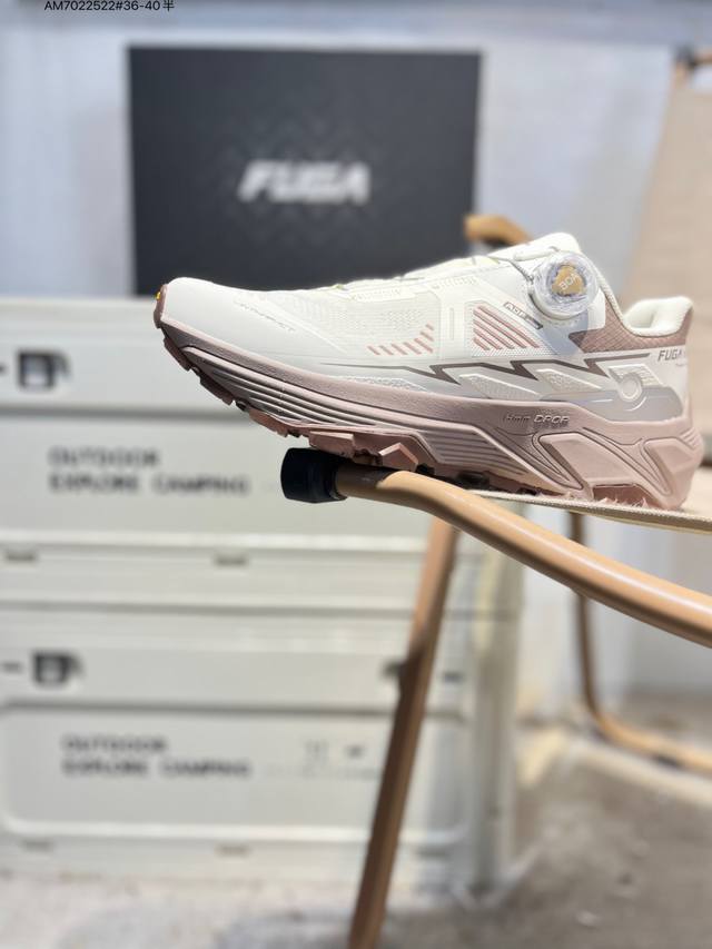 升级原楦原纸版开发版型#采用经编工程网布材质与Tpu 薄膜面料材质 鞋带替换为Boa快速旋钮系带系统# #搭载减震科技恢复性高密Eva中底,防滑耐磨Rb橡胶外底