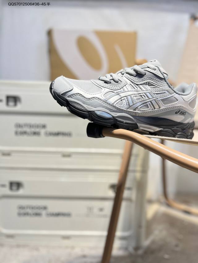 Asics Gel- Nyc亚瑟士经典跑鞋 如今机能风和户外风吹得正劲，便是主打“Urban Outdoor机能越野风格”，城市和户外场景都能轻松应对。关键是跑