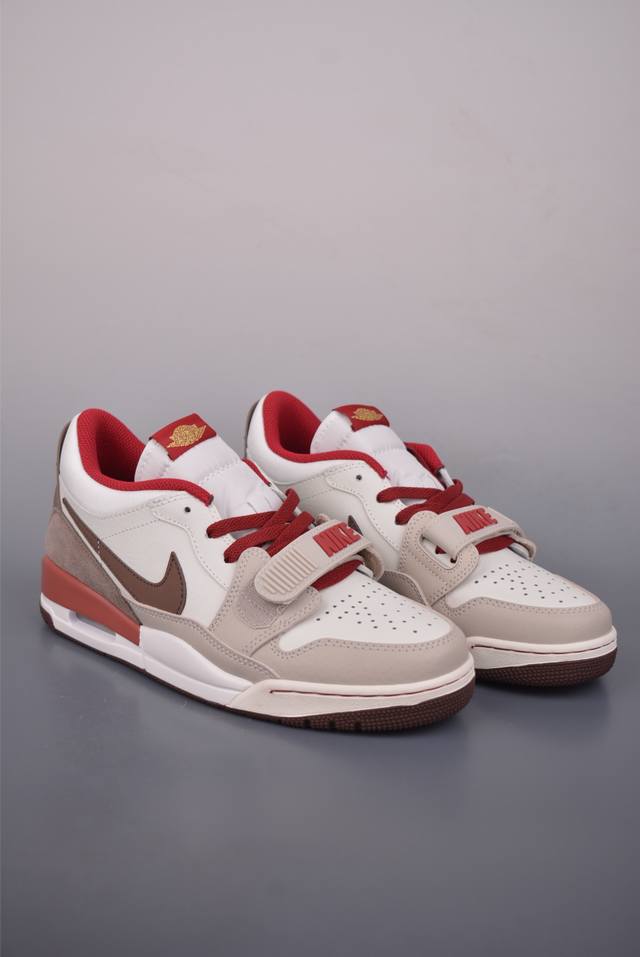 Air Jordan Legacy 312 纯原版本 充正首选 有着交错结合的设计，它的名字就展现出它所包含的鞋款元素，312 分别对应了 Air Jordan