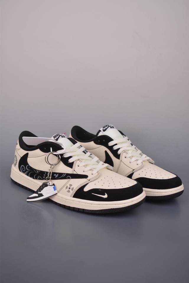 Fragment X Travis Scott X 克罗心 Air Jordan 1 Low 三方联名倒钩 全新的三方联名低帮倒钩鞋面延续了黑脚趾设计，整双鞋以