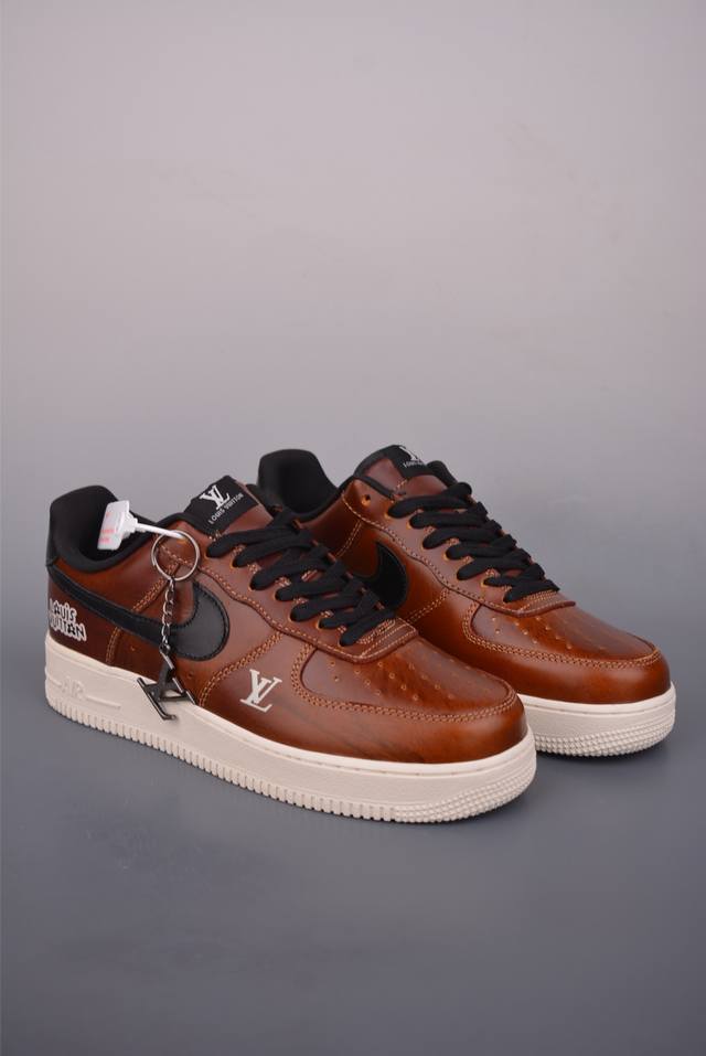 Nike Air Force 1 Low Lv联名 原楦头原纸板 打造纯正空军版型 专注外贸渠道 全掌内置蜂窝气垫 原盒配件 原厂中底钢印、拉帮完美 官方货号:
